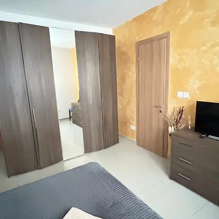 Gold With Private Bathroom ホームステイ セント・ポールズ・ベイ