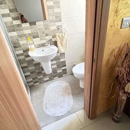 Gold With Private Bathroom Homestay St. Paul's Bay