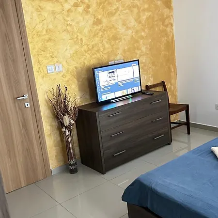 Gold With Private Bathroom * St. Paul's Bay