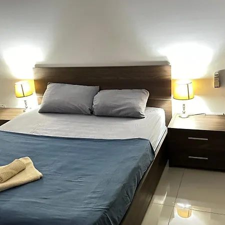 Gold With Private Bathroom Homestay